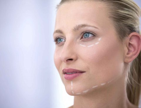 Los estimuladores de colágeno son clave para mantener la piel joven y saludable al aumentar su producción natural. Ayudan a reducir arrugas y líneas finas, mejoran la elasticidad y firmeza de la piel, y corrigen la flacidez. Además, contribuyen a minimizar cicatrices y marcas en la piel, previniendo el envejecimiento prematuro y promoviendo la salud cutánea en general.